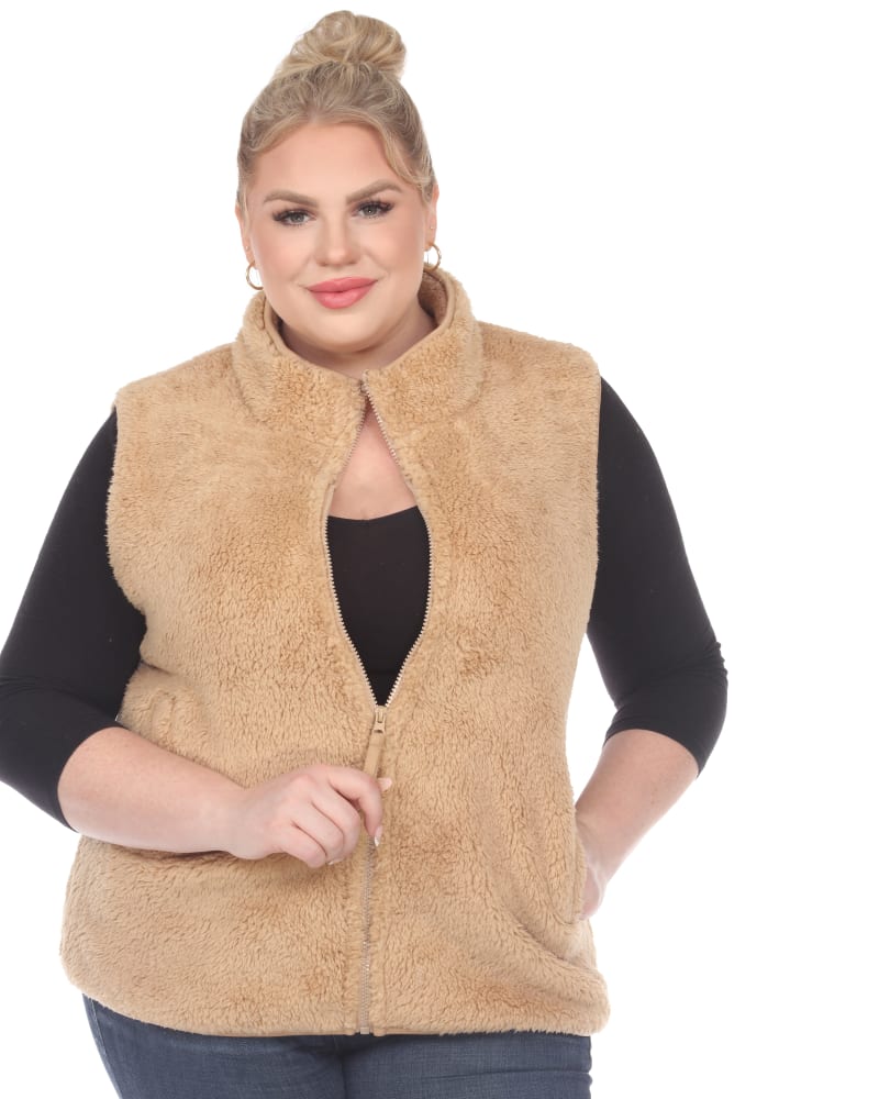 Front of a model wearing a size 1X Zip up sherpa vest in Camel by White Mark. | dia_product_style_image_id:247427